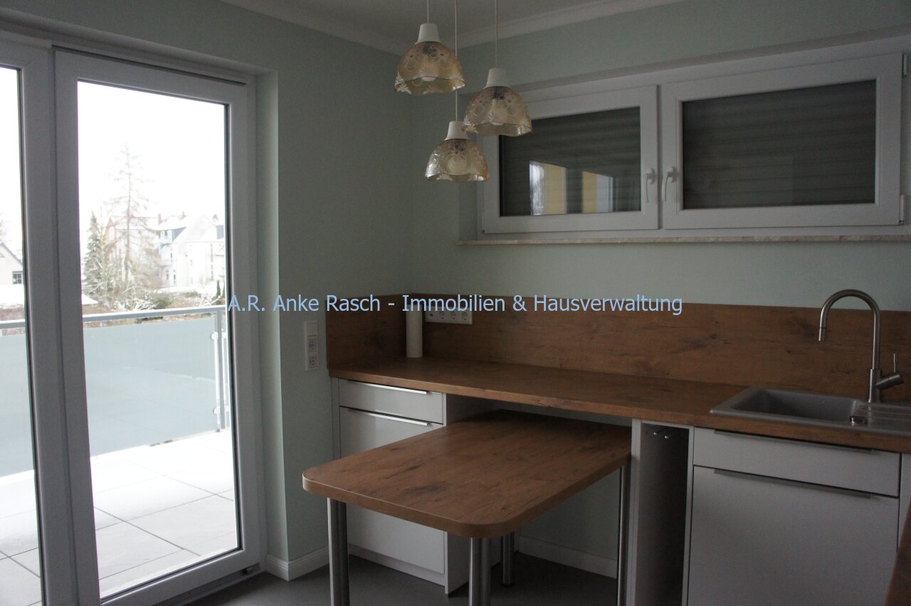 Küche mit EBK und Zugang zum Balkon Küche mit EBK und Zugang zum Balkon